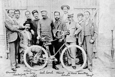 Le cycliste Jiel-Laval avec son vélo Clément, 2e de la course Paris-Brest, 1891